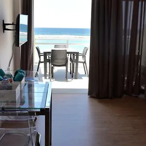 apartamento-primera-linea-playa-de-las-canteras.in-canary-islands.com/